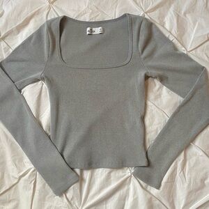 Hollister Light Gray Scoop Neck Women’s Long Sleeve Ribbed Tee